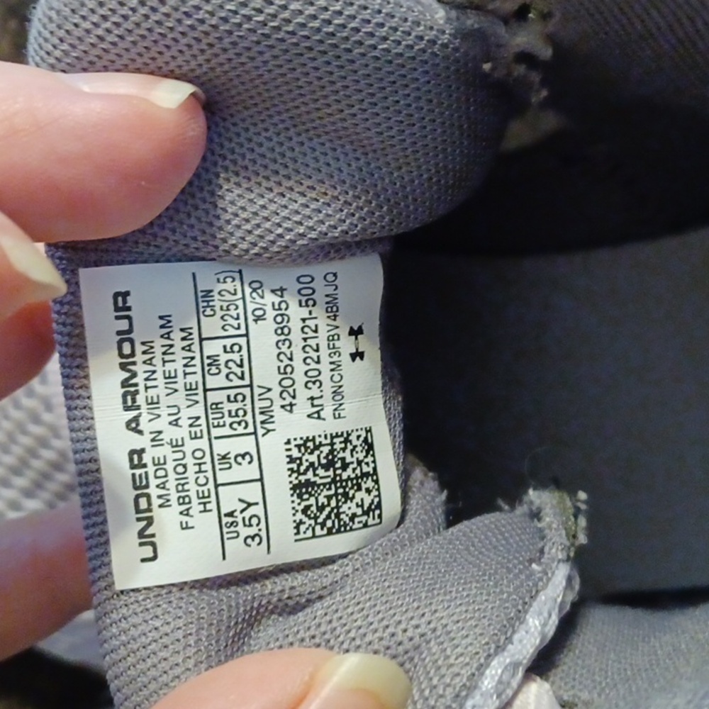 Under armour size 3.5 youth high tops - Picture 3 of 4
